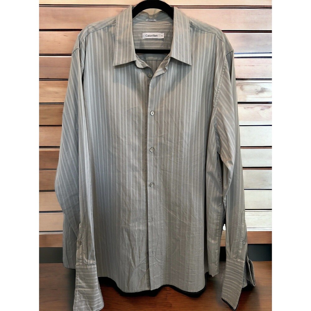 Calvin Klein Men’s XL Grey Striped Button-Up Long Sleeve Collared Shirt